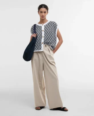 pantaloni lucy cu croi larg 1 330x404 - Pantaloni Lucy cu croi larg